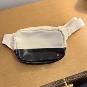 STATE Two-Tone Belt Bag in Black and Cream